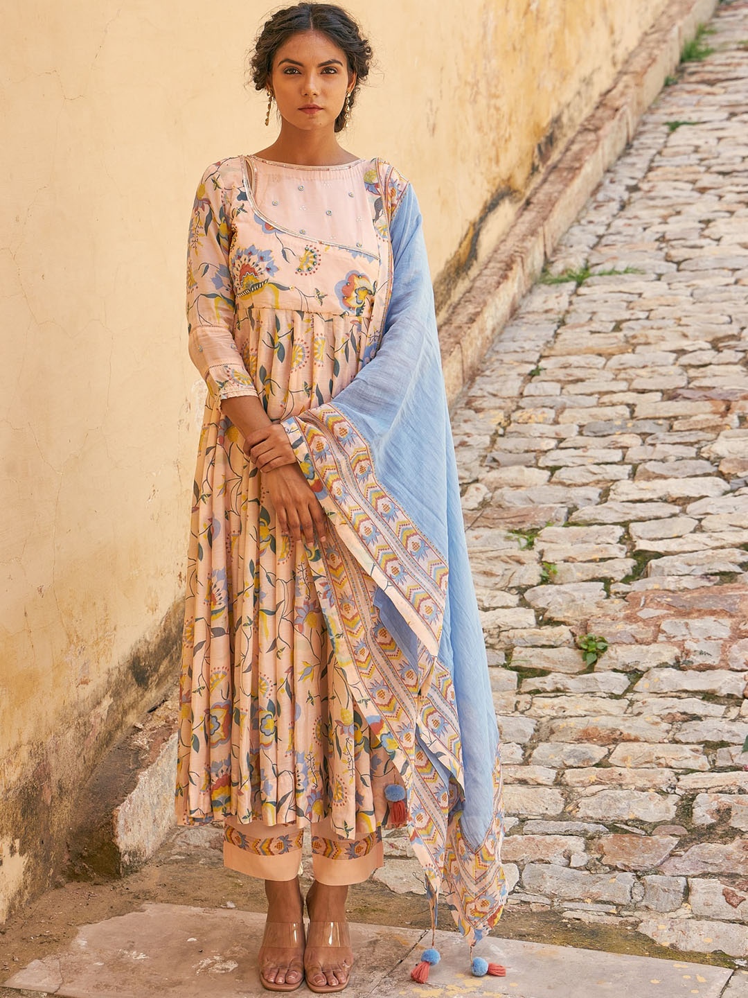 Baise Gaba Women Peach-Coloured Floral Printed Angrakha Kurta with Pyjamas & With Dupatta
Baise Gaba Women Peach-Coloured Floral Printed Angrakha Kurta with Pyjamas & With Dupatta