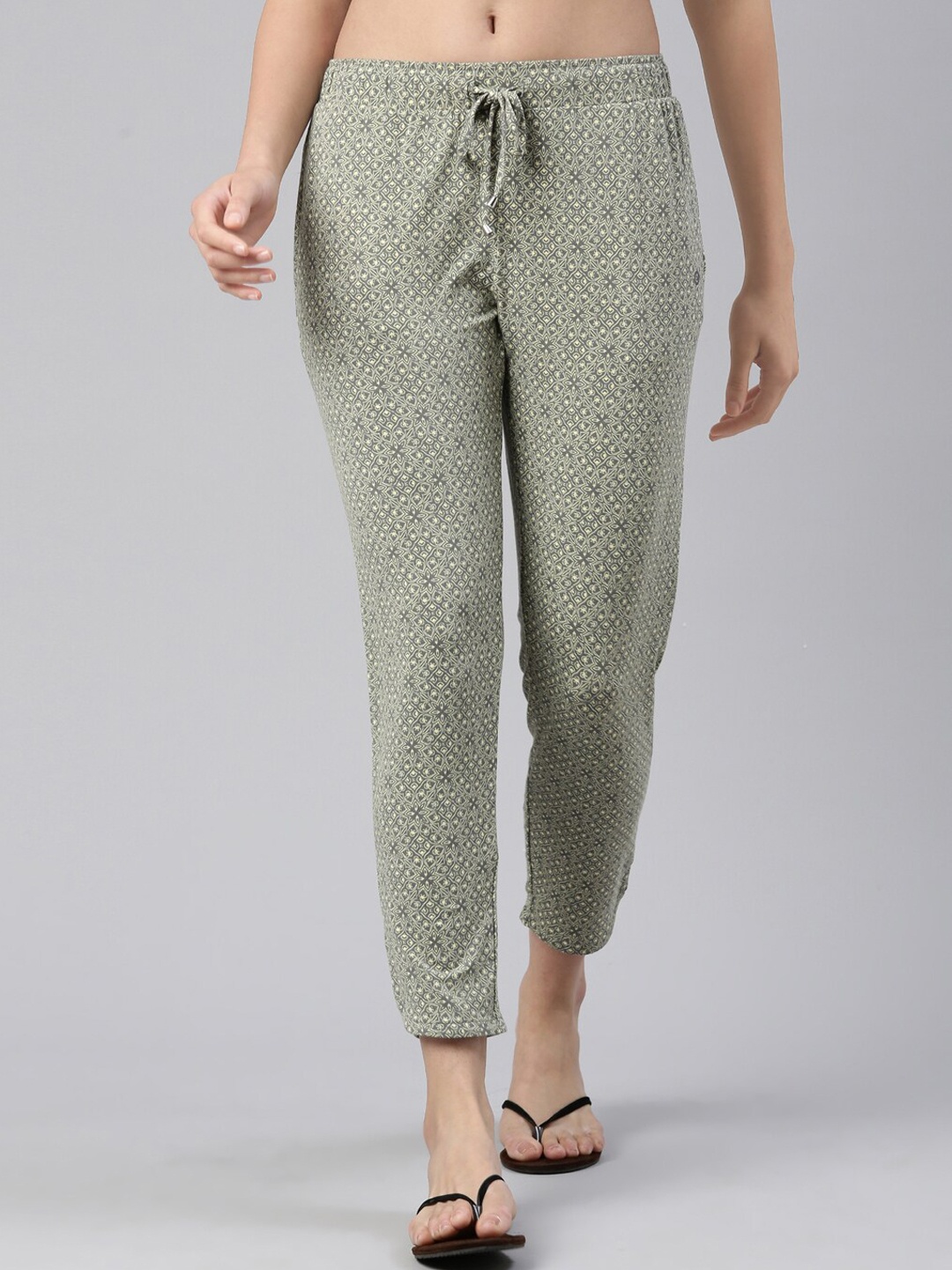 Enamor Women Plus Size Floral Printed Mid-Rise Relaxed-Fit Straight Lounge Pants, Grey
Enamor Women Plus Size Floral Printed Mid-Rise Relaxed-Fit Straight Lounge Pants, Grey