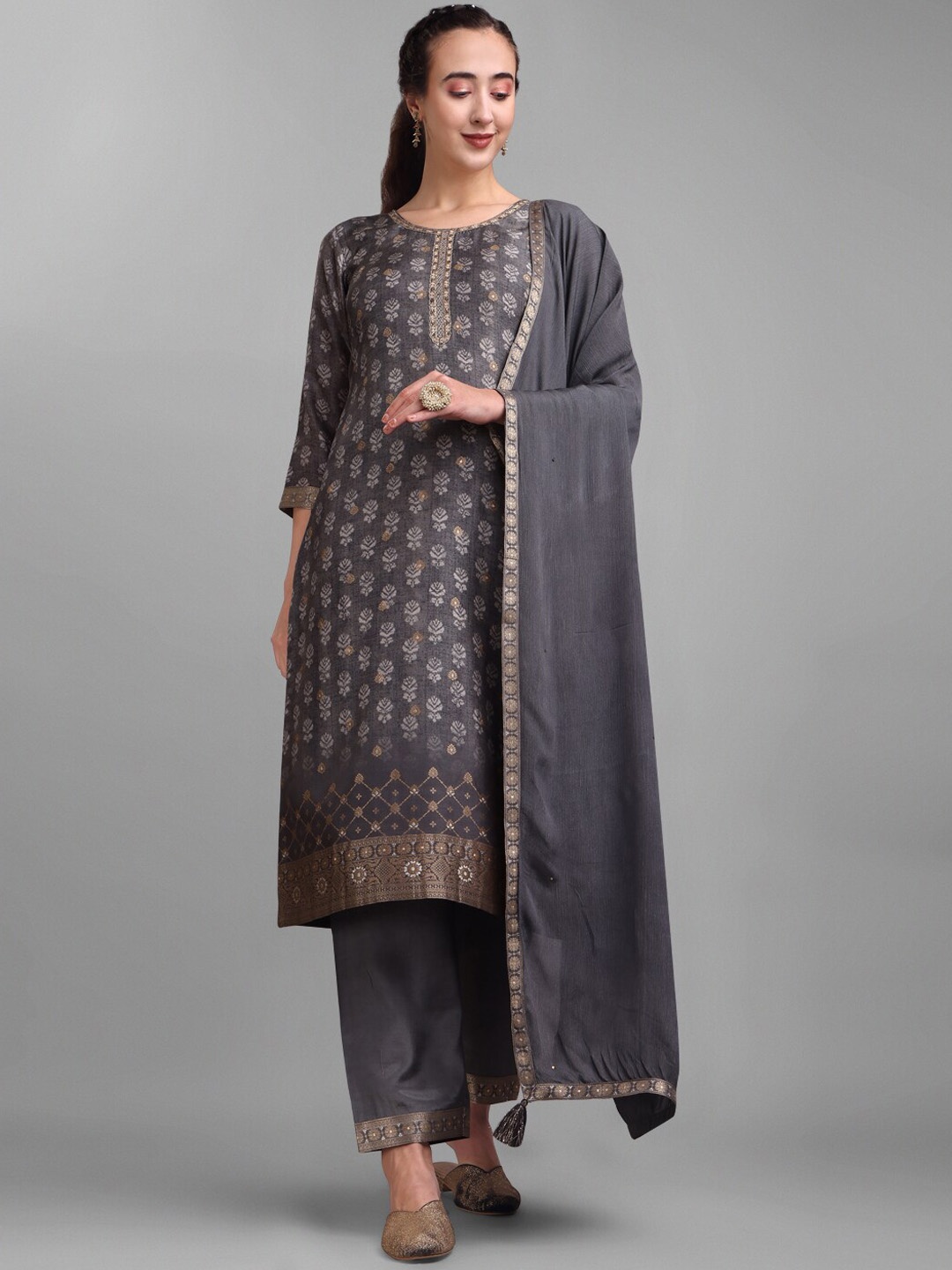 Seerat Ethnic Motifs Printed Zardozi Batik Pure Silk Kurta with Trousers & Dupatta, Grey
Seerat Ethnic Motifs Printed Zardozi Batik Pure Silk Kurta with Trousers & Dupatta, Grey