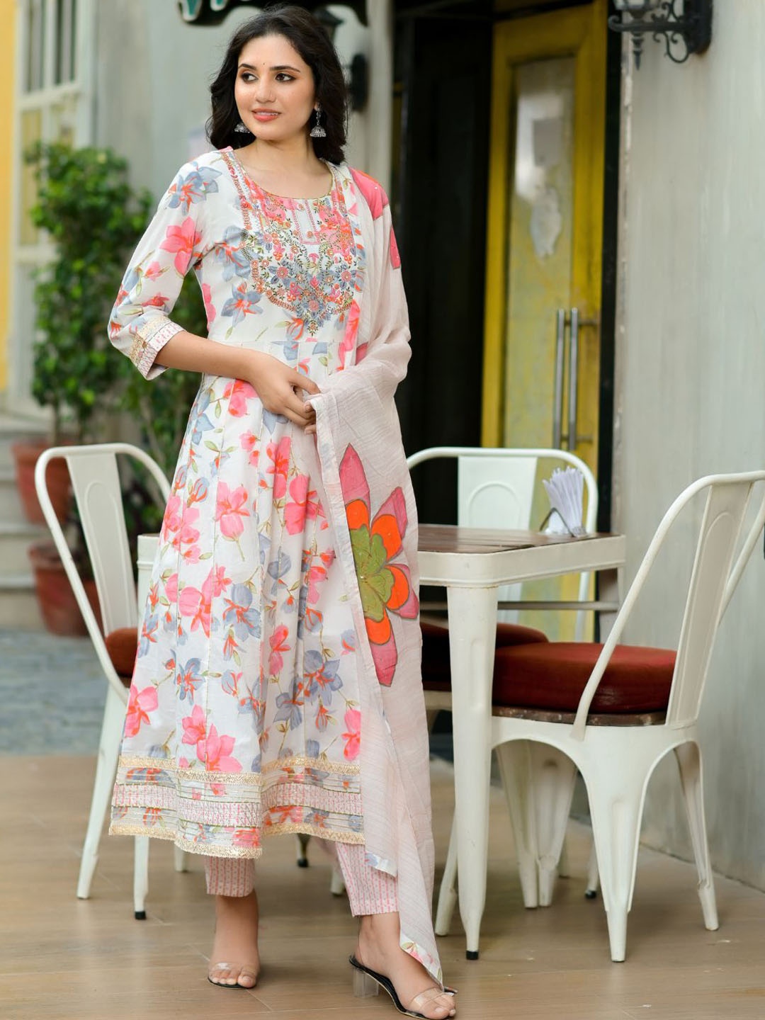 Zolo Label Women White Floral Printed Pure Cotton Kurta with Palazzos & With Dupatta
Zolo Label Women White Floral Printed Pure Cotton Kurta with Palazzos & With Dupatta