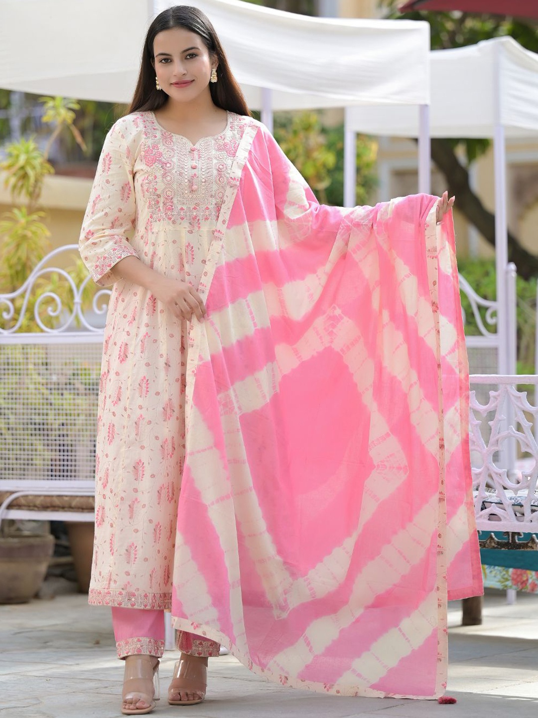 Zolo Label Women Cream-Coloured Ethnic Motifs Printed Pure Cotton Kurta with Palazzos & With Dupatta
Zolo Label Women Cream-Coloured Ethnic Motifs Printed Pure Cotton Kurta with Palazzos & With Dupatta