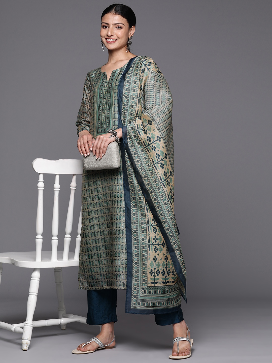 Varanga Ethnic Motifs Printed Chanderi Silk Kurta with Trousers & With Dupatta, Green
Varanga Ethnic Motifs Printed Chanderi Silk Kurta with Trousers & With Dupatta, Green