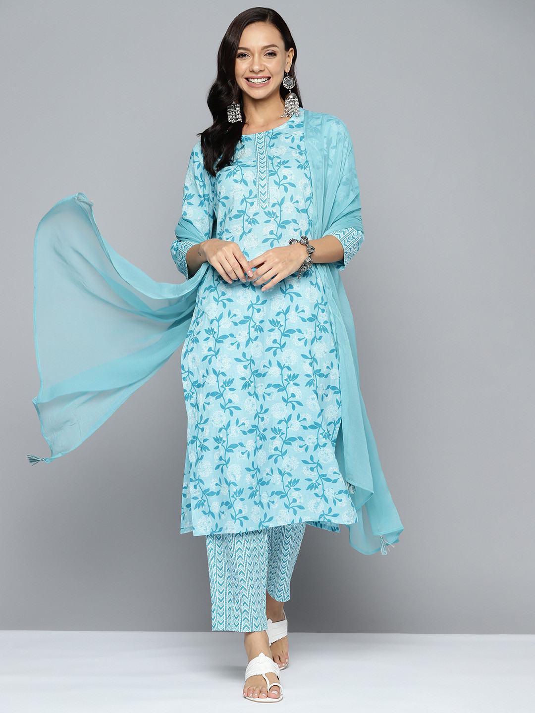 HERE&NOW Women Blue Floral Printed Regular Pure Cotton Kurta with Trousers & With Dupatta
HERE&NOW Women Blue Floral Printed Regular Pure Cotton Kurta with Trousers & With Dupatta