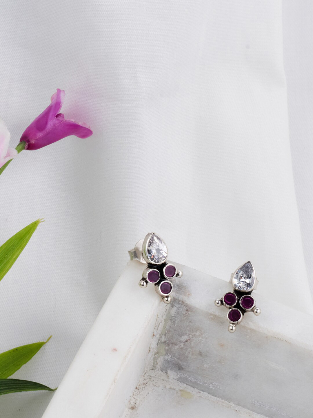 Fabindia Silver Plated Contemporary Stone Studded Drop Earrings 
Fabindia Silver Plated Contemporary Stone Studded Drop Earrings