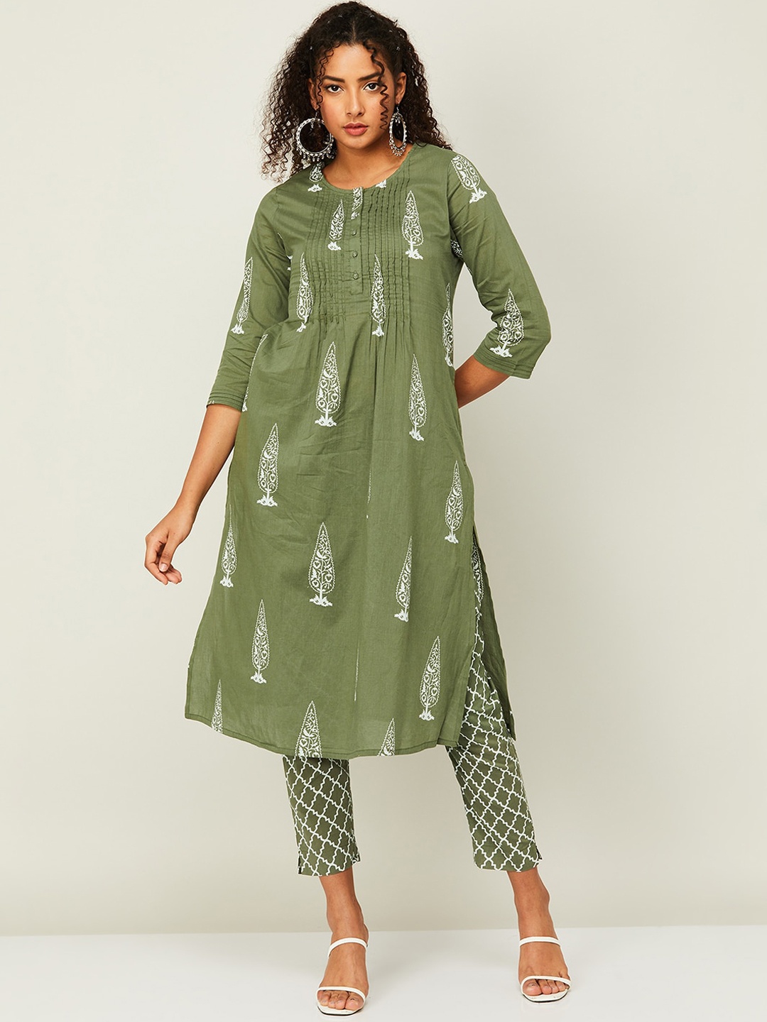 Melange by Lifestyle Ethnic Motifs Printed Pleated A-Line Pure Cotton Kurta with Pyjamas, Green
Melange by Lifestyle Ethnic Motifs Printed Pleated A-Line Pure Cotton Kurta with Pyjamas, Green
