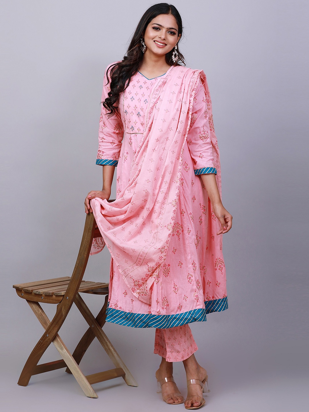 NAYRA Floral Printed Thread Work V-Neck A-Line Pure Cotton Kurta with Trousers & Dupatta, Pink
NAYRA Floral Printed Thread Work V-Neck A-Line Pure Cotton Kurta with Trousers & Dupatta, Pink
