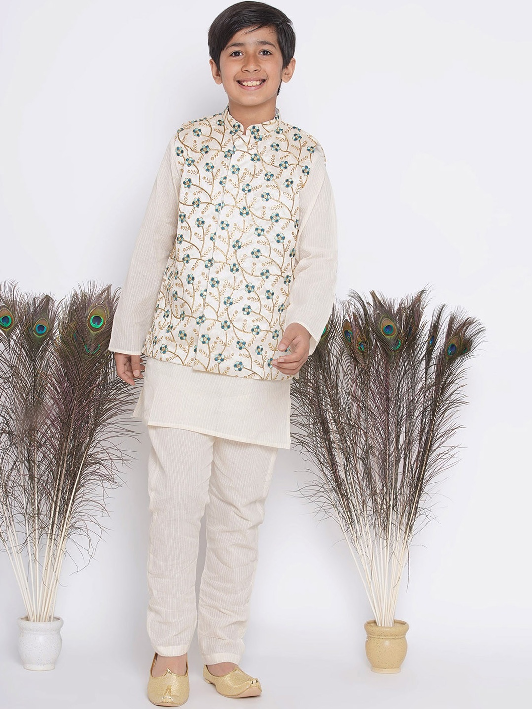 Little Bansi Boys Striped Kantha Work Pure Cotton Kurta with Pyjamas & Jacket, Cream
Little Bansi Boys Striped Kantha Work Pure Cotton Kurta with Pyjamas & Jacket, Cream