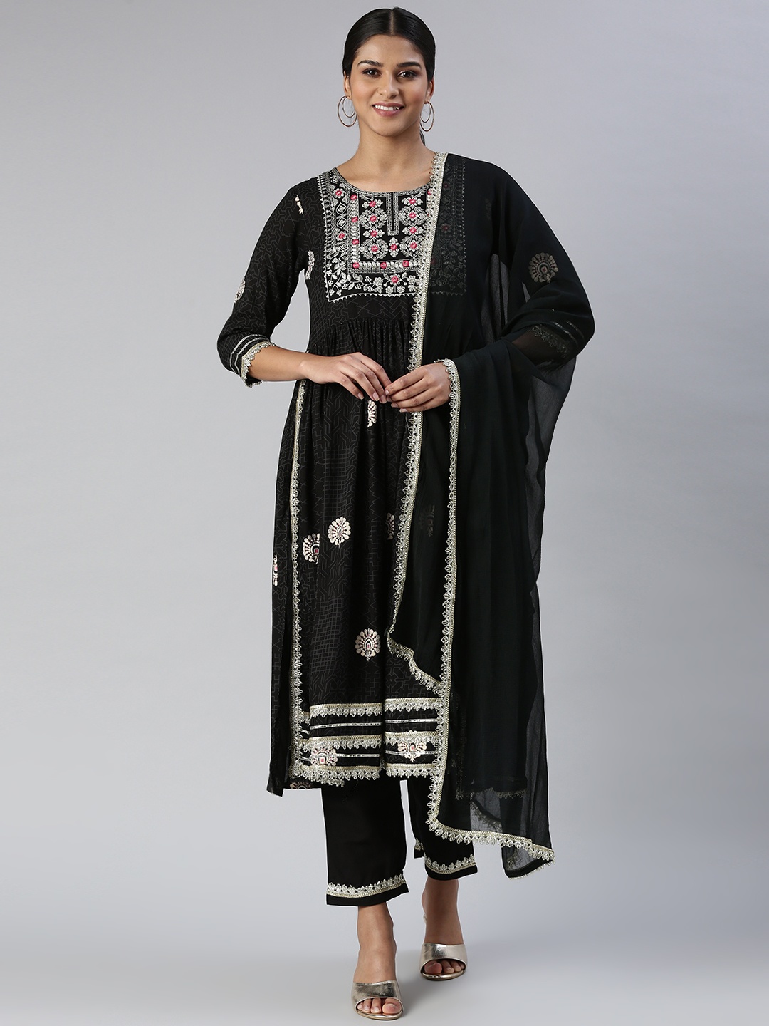 JAIPUR PRIME Floral Yoke Design Pleated Sequinned Kurta With Trousers & Dupatta, Black
JAIPUR PRIME Floral Yoke Design Pleated Sequinned Kurta With Trousers & Dupatta, Black