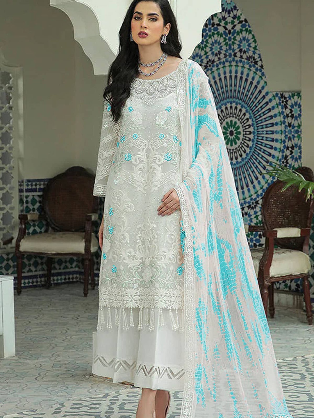 ODETTE Women White Floral Embroidered Thread Work Kurta with Trousers & With Dupatta
ODETTE Women White Floral Embroidered Thread Work Kurta with Trousers & With Dupatta