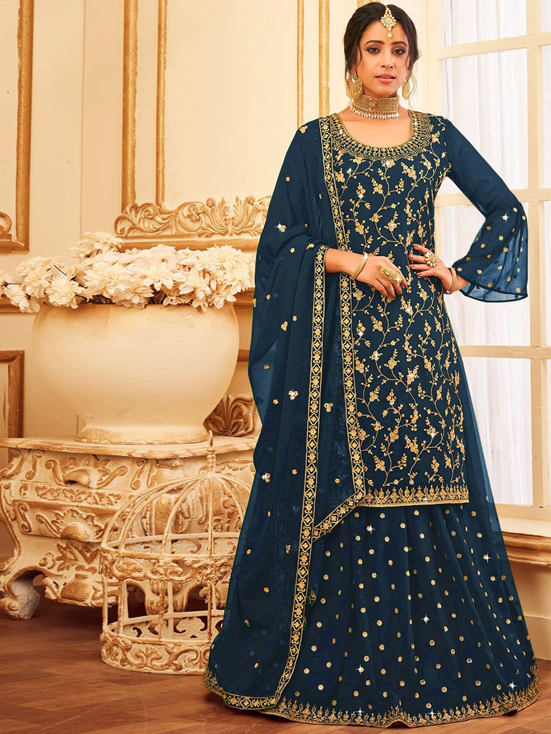 ODETTE Women Navy Blue Floral Embroidered Sequinned Kurta with Skirt & With Dupatta
ODETTE Women Navy Blue Floral Embroidered Sequinned Kurta with Skirt & With Dupatta