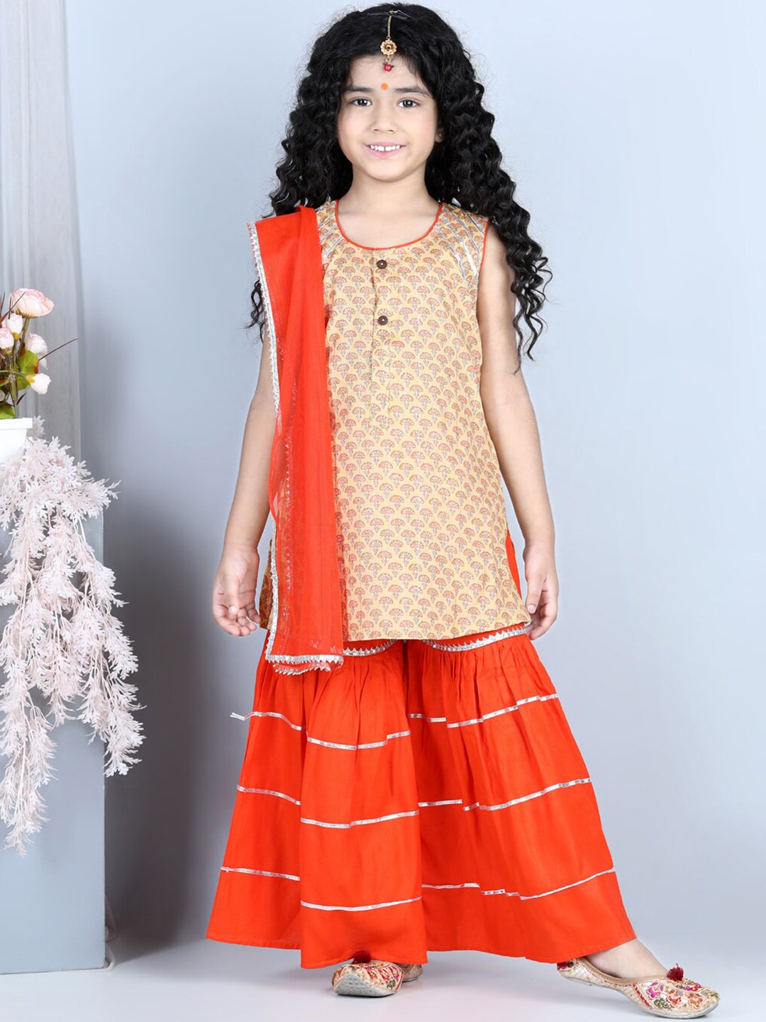 Kinder Kids Girls Floral Printed Gotta Patti Pure Cotton Kurta with Sharara & Dupatta, Yellow
Kinder Kids Girls Floral Printed Gotta Patti Pure Cotton Kurta with Sharara & Dupatta, Yellow