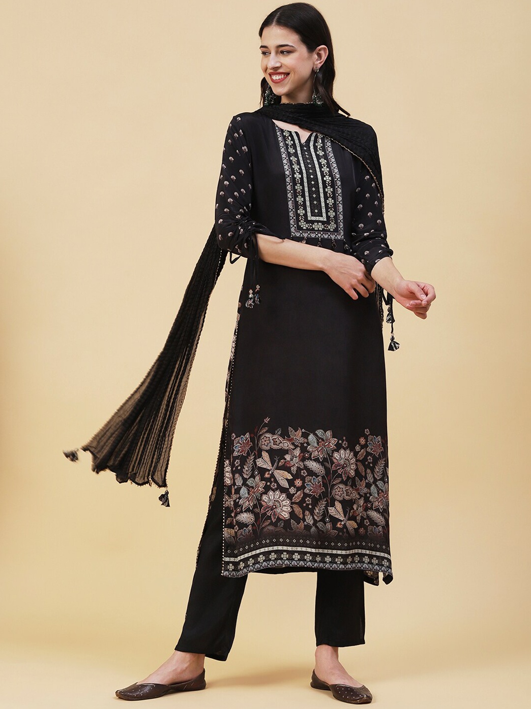 Envy Me by FASHOR Floral Printed Notch Neck Screen Kurta with Trousers & Dupatta, Black
Envy Me by FASHOR Floral Printed Notch Neck Screen Kurta with Trousers & Dupatta, Black