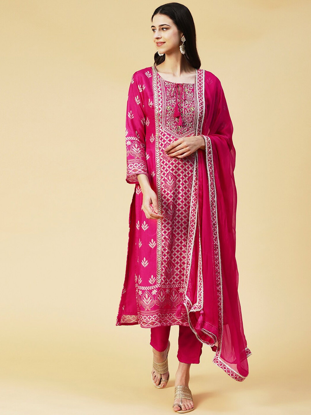 Envy Me by FASHOR Ethnic Embroidered Gotta Patti Panelled Kurta with Trousers & Dupatta, Pink
Envy Me by FASHOR Ethnic Embroidered Gotta Patti Panelled Kurta with Trousers & Dupatta, Pink