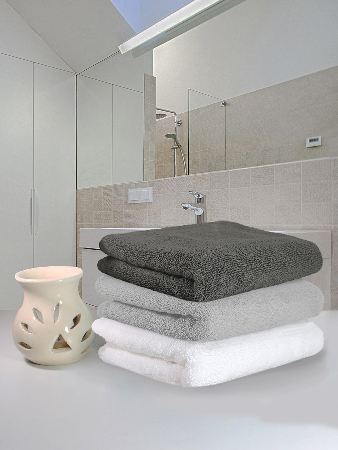 Heelium Unisex Pack of 3 Bamboo Super Soft & Quick Drying Home & Gym Hand Towel, Grey
Heelium Unisex Pack of 3 Bamboo Super Soft & Quick Drying Home & Gym Hand Towel, Grey
