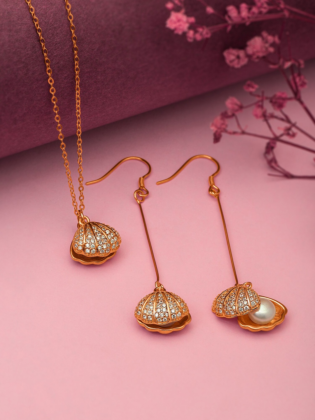 SILBERRY Rose Gold-Plated Open Shell Charm CZ-Studded 9.25 Sterling Silver Jewellery Set, White
SILBERRY Rose Gold-Plated Open Shell Charm CZ-Studded 9.25 Sterling Silver Jewellery Set, White
