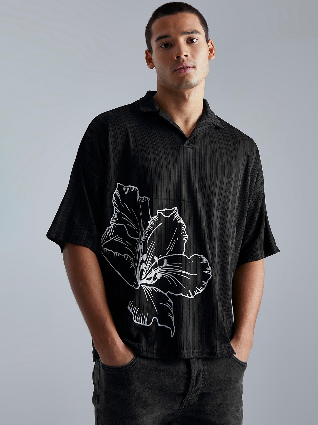 boohooMAN Oversized Floral Print Pleated Revere Polo Collar Drop-Shoulder Sleeves T-shirt, Black
boohooMAN Oversized Floral Print Pleated Revere Polo Collar Drop-Shoulder Sleeves T-shirt, Black