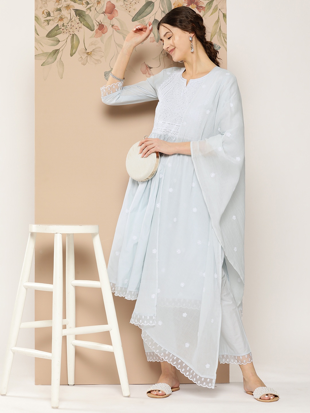 Yufta Floral Embroidered Regular Thread Work Pure Cotton Kurta with Trousers & Dupatta, Blue
Yufta Floral Embroidered Regular Thread Work Pure Cotton Kurta with Trousers & Dupatta, Blue