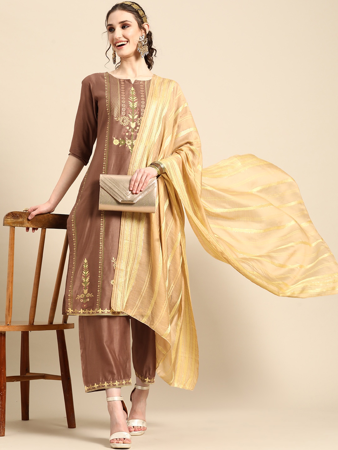 Sangria Floral Printed Regular Gotta Patti Chanderi Cotton Kurta with Palazzos & Dupatta, Coffee brown
Sangria Floral Printed Regular Gotta Patti Chanderi Cotton Kurta with Palazzos & Dupatta, Coffee brown