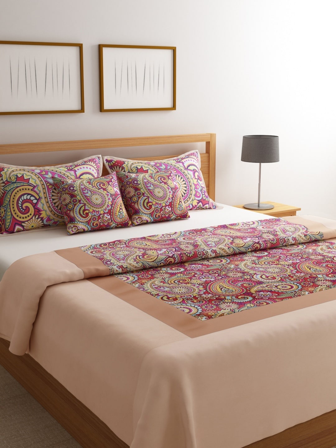 ROMEE Beige-Coloured & Pink Paisley Printed 128 TC Double Queen Bedsheet With 2 Pillow Covers & Cushion Cover
ROMEE Beige-Coloured & Pink Paisley Printed 128 TC Double Queen Bedsheet With 2 Pillow Covers & Cushion Cover