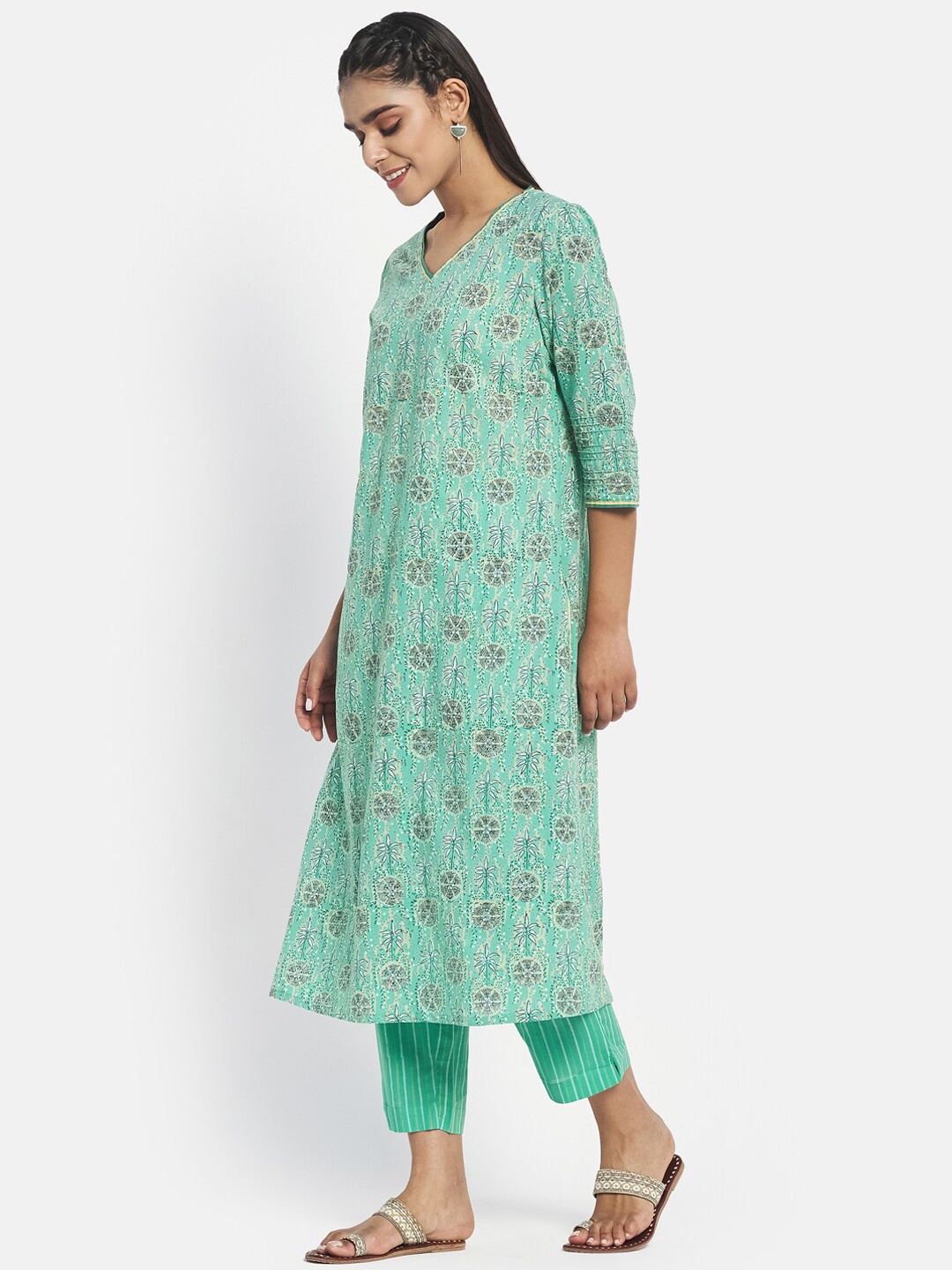 Fabindia Floral Printed Block Print Pure Cotton Straight Kurta with Trousers, Sea green
Fabindia Floral Printed Block Print Pure Cotton Straight Kurta with Trousers, Sea green