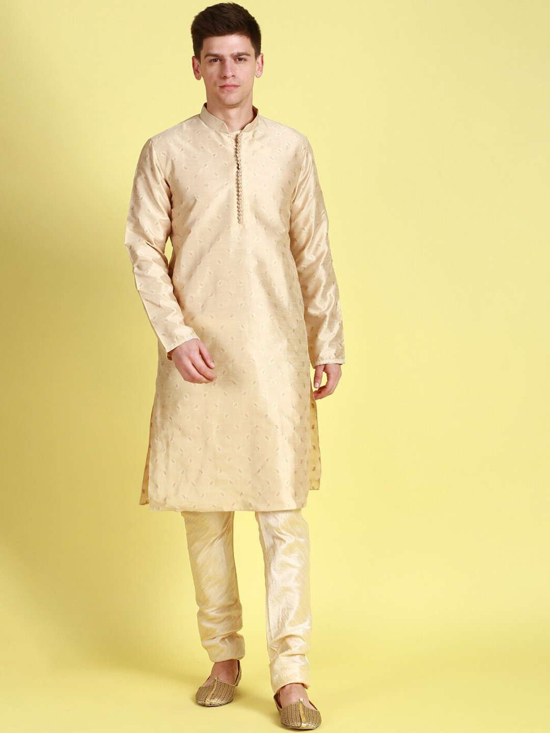Sanwara Mandarin Collar Woven Design Thread Work Straight Kurta with Pyjamas, Beige
Sanwara Mandarin Collar Woven Design Thread Work Straight Kurta with Pyjamas, Beige