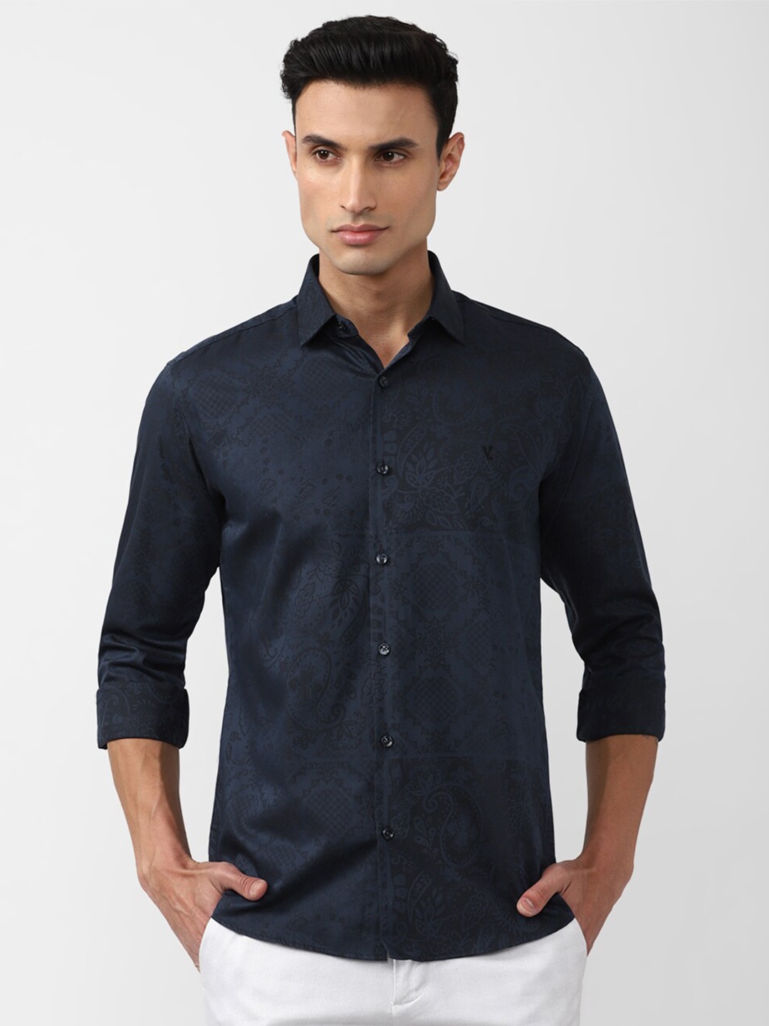 V Dot Men Slim Fit Spread Collar Ethnic Printed Casual Pure Cotton Shirt, Navy blue
V Dot Men Slim Fit Spread Collar Ethnic Printed Casual Pure Cotton Shirt, Navy blue