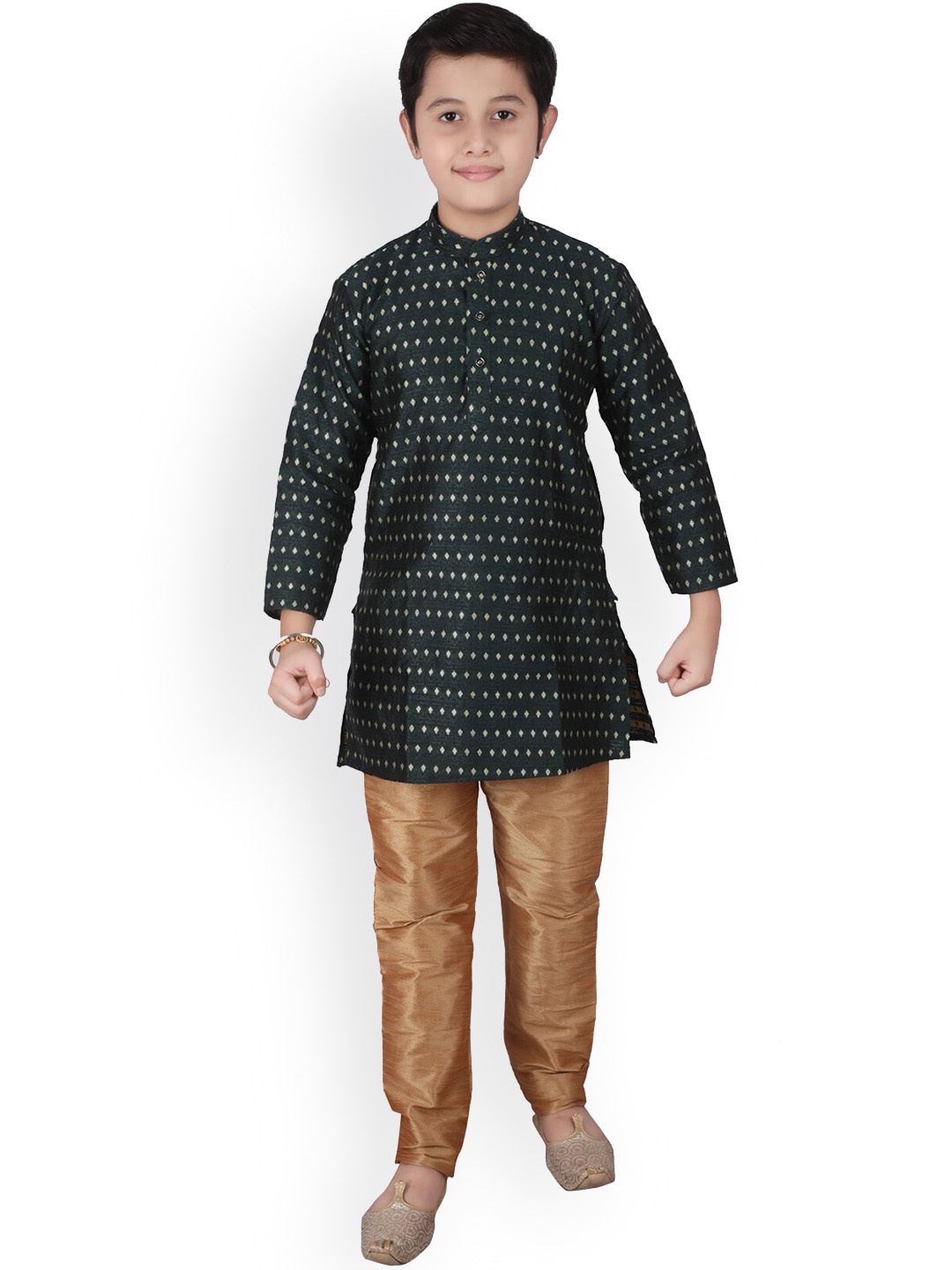 Pro-Ethic STYLE DEVELOPER Boys Ethnic Motif Printed Mandarin Collar Kurta With Pyjamas, Green
Pro-Ethic STYLE DEVELOPER Boys Ethnic Motif Printed Mandarin Collar Kurta With Pyjamas, Green