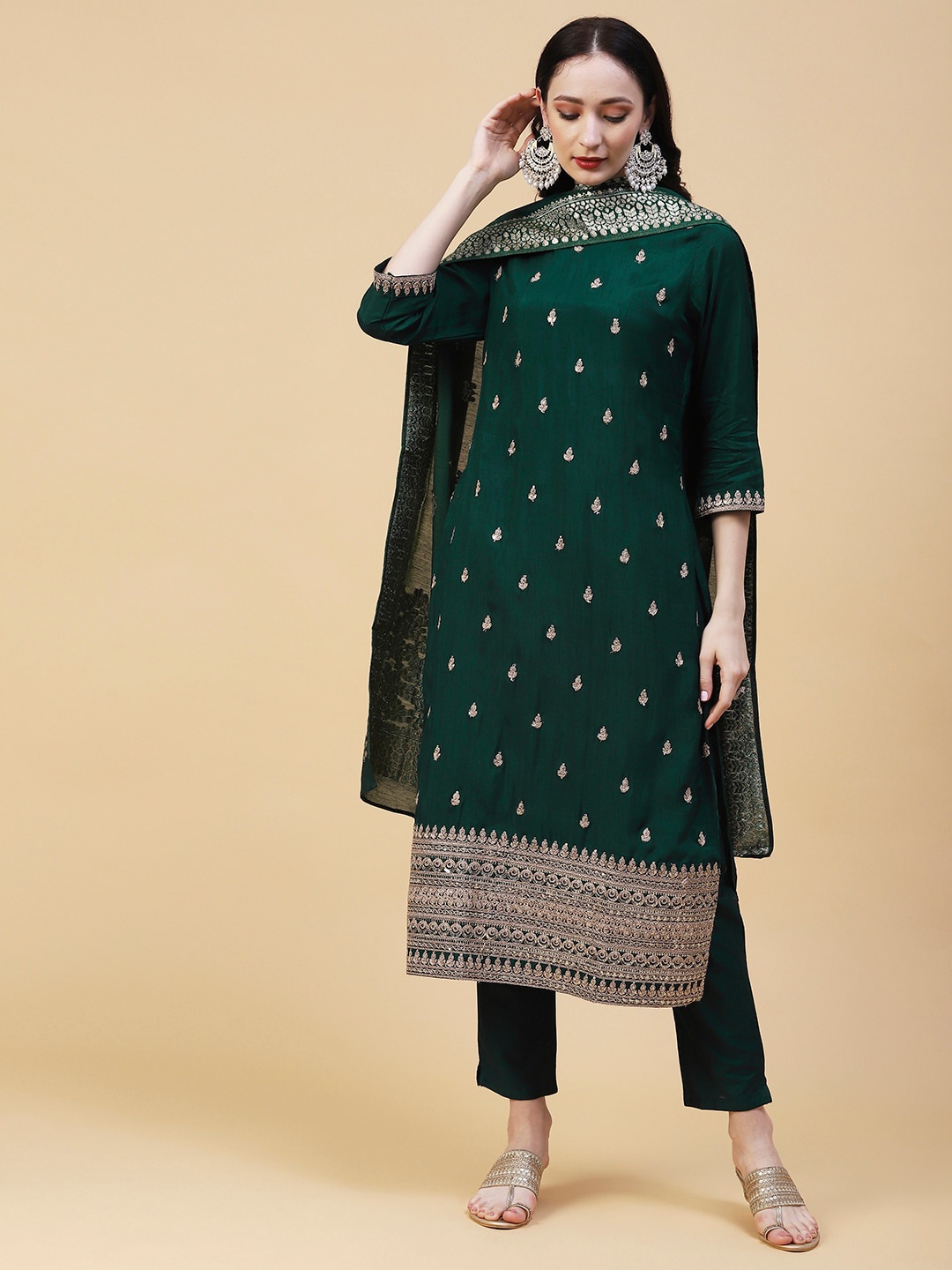 FASHOR Ethnic Motifs Embroidered Sequinned Kurta with Trousers & With Dupatta, Green
FASHOR Ethnic Motifs Embroidered Sequinned Kurta with Trousers & With Dupatta, Green