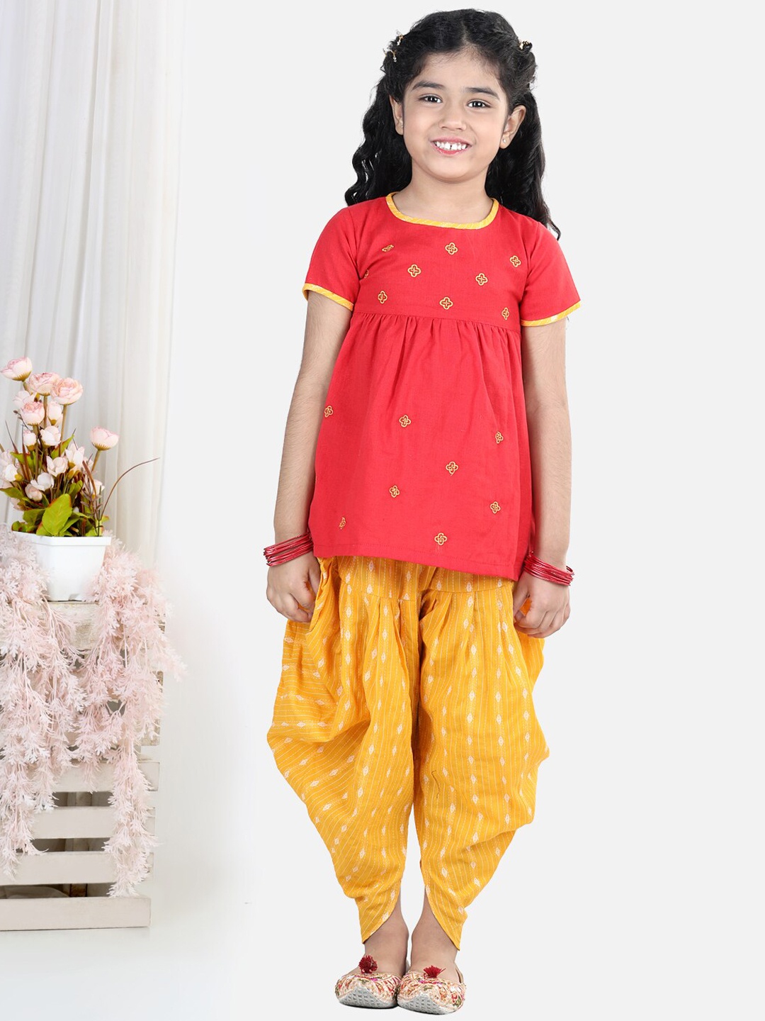 Kinder Kids Girls Ethnic Motifs Embroidered Thread Work Pure Cotton Kurti With Dhoti Pants, Red
Kinder Kids Girls Ethnic Motifs Embroidered Thread Work Pure Cotton Kurti With Dhoti Pants, Red