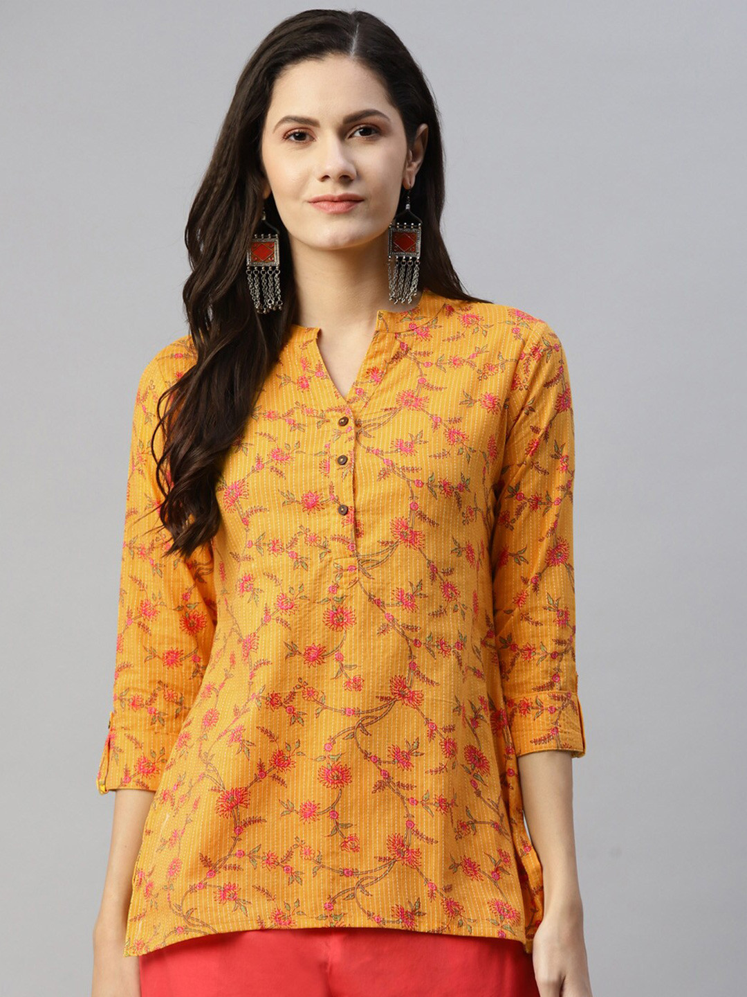 MALHAAR Floral Printed Pure Cotton Mandarin Collar Roll-Up Sleeves Kurti, Yellow
MALHAAR Floral Printed Pure Cotton Mandarin Collar Roll-Up Sleeves Kurti, Yellow