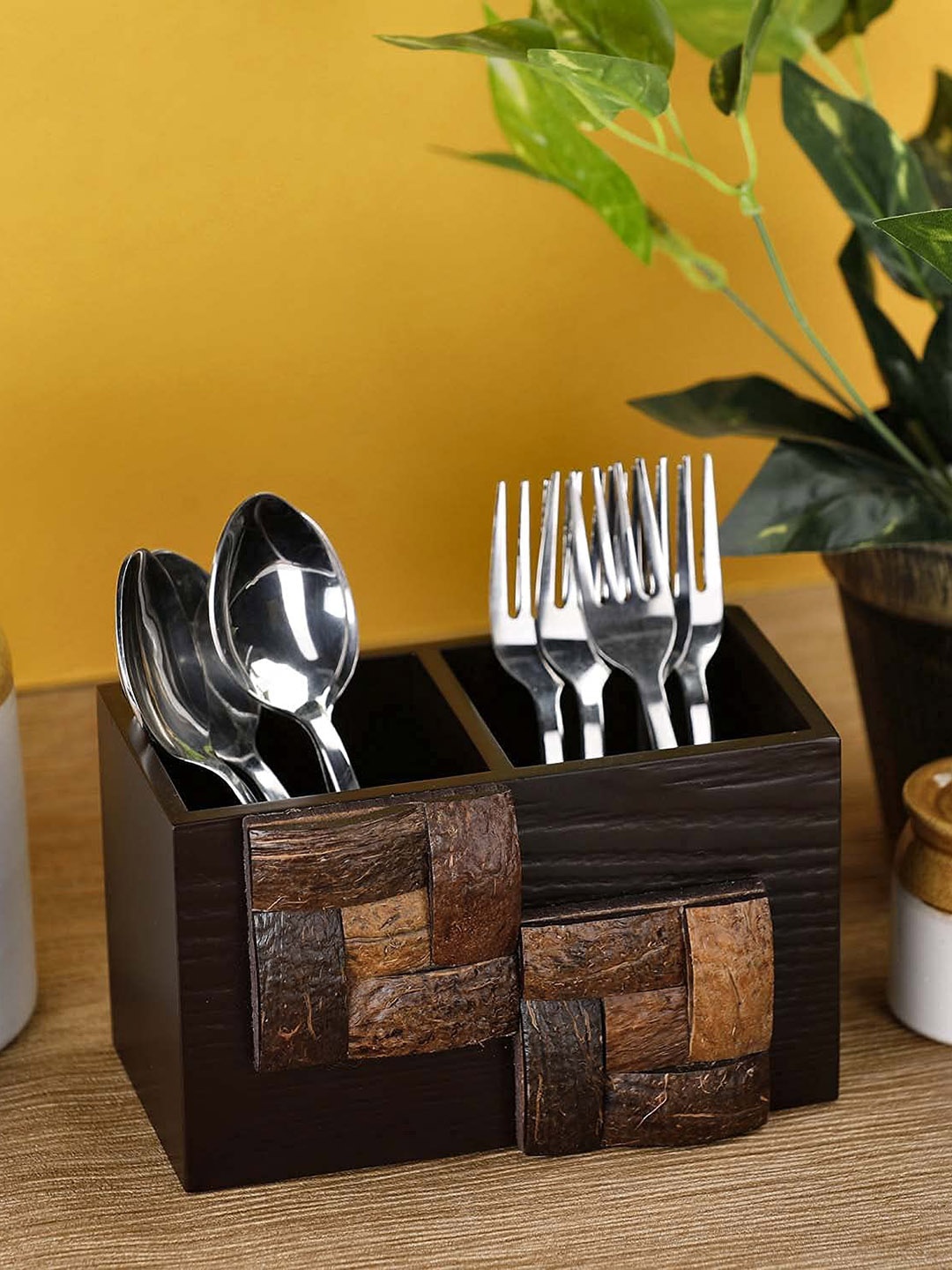 COCKTAIL Brown Textured & Coconut Shell Embellished 2-Sections Wooden Cutlery Holder
COCKTAIL Brown Textured & Coconut Shell Embellished 2-Sections Wooden Cutlery Holder