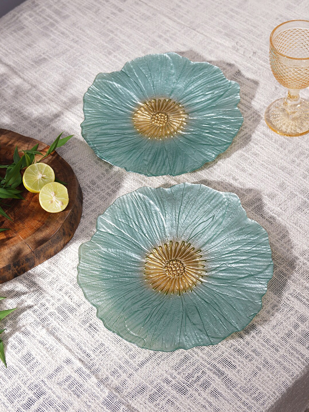 Pure Home and Living Blue & Gold-Toned 2 Pieces Floral Shape Textured Glass Dinner Plates
Pure Home and Living Blue & Gold-Toned 2 Pieces Floral Shape Textured Glass Dinner Plates