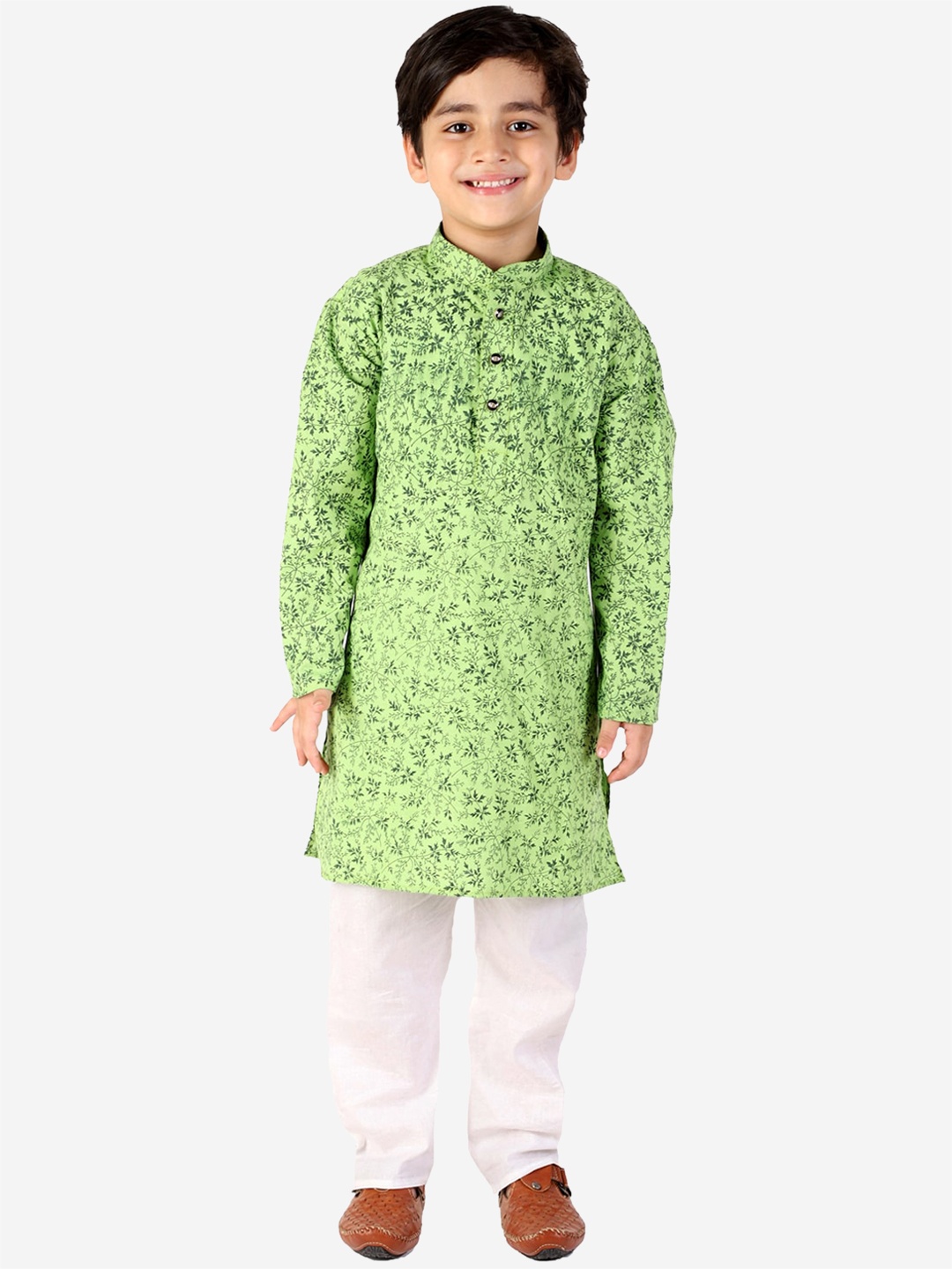 Pro-Ethic STYLE DEVELOPER Boys Mandarin Collar Floral Printed Kurta with Pyjamas, Green
Pro-Ethic STYLE DEVELOPER Boys Mandarin Collar Floral Printed Kurta with Pyjamas, Green