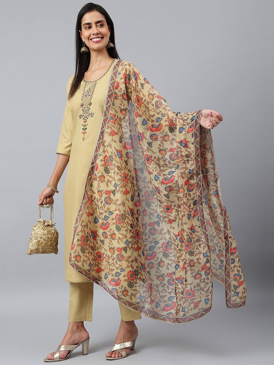 BESUCHER Ethnic Motifs Yoke Design Straight Kurta With Trousers & Dupatta, Cream
BESUCHER Ethnic Motifs Yoke Design Straight Kurta With Trousers & Dupatta, Cream
