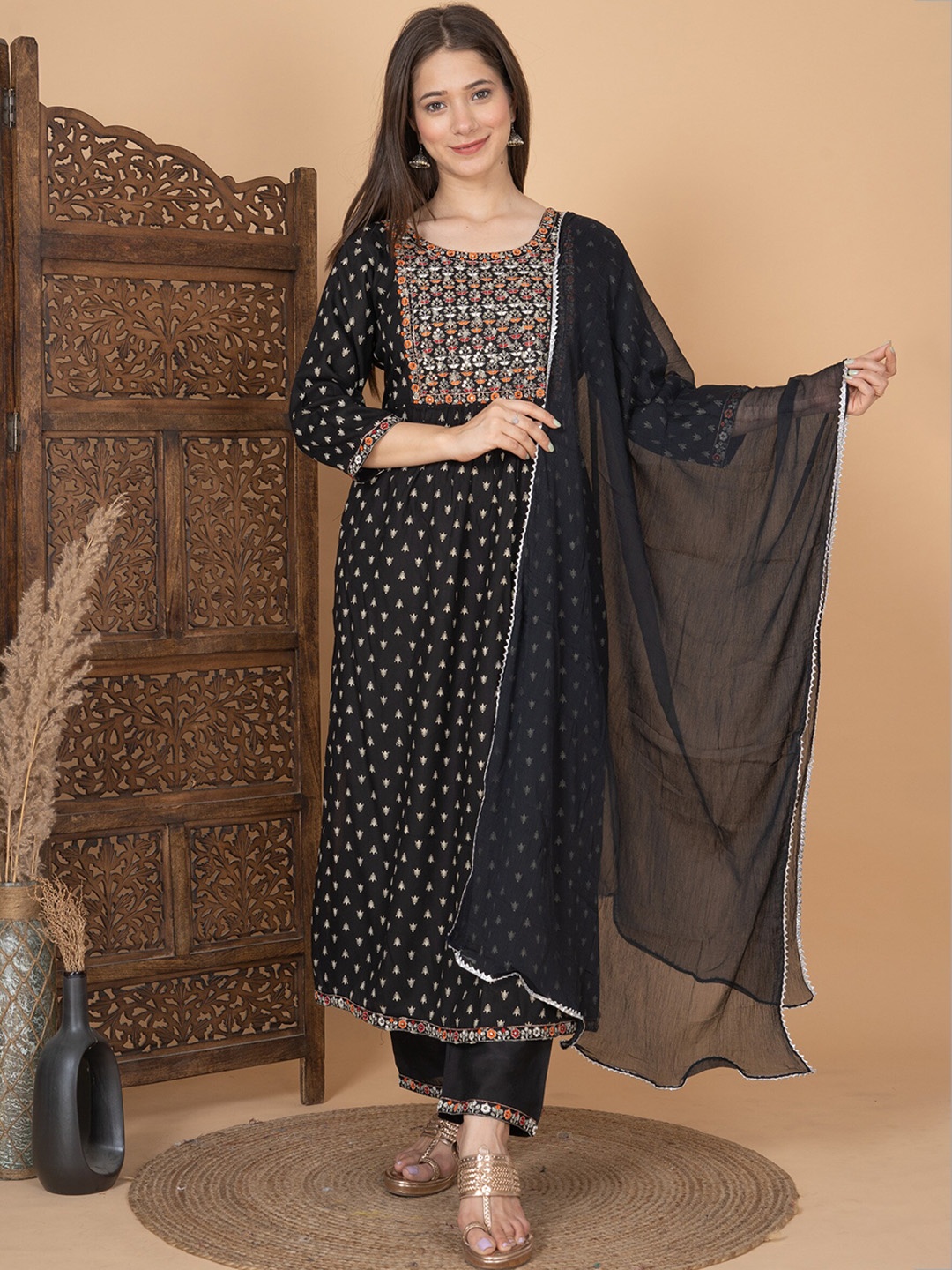 SINGNI Ethnic Motifs Printed Zari Sequined Anarkali Kurta with Trousers & Dupatta, Black
SINGNI Ethnic Motifs Printed Zari Sequined Anarkali Kurta with Trousers & Dupatta, Black