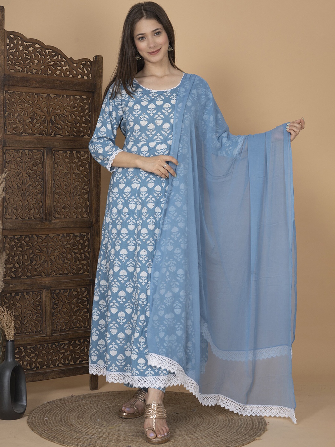 SINGNI Floral Printed Anarkali Pure Cotton Kurta with Trousers & Dupatta, Turquoise blue
SINGNI Floral Printed Anarkali Pure Cotton Kurta with Trousers & Dupatta, Turquoise blue