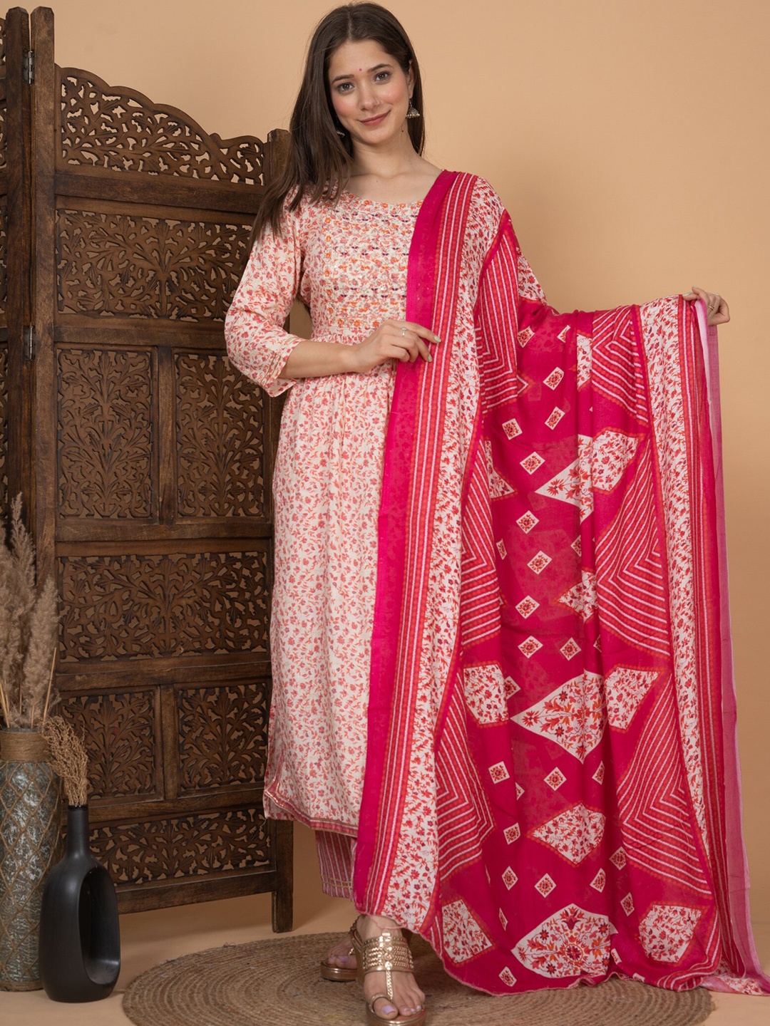 SINGNI Ethnic Motifs Printed Thread Work A-Line Kurta With Trousers & Dupatta, Beige
SINGNI Ethnic Motifs Printed Thread Work A-Line Kurta With Trousers & Dupatta, Beige