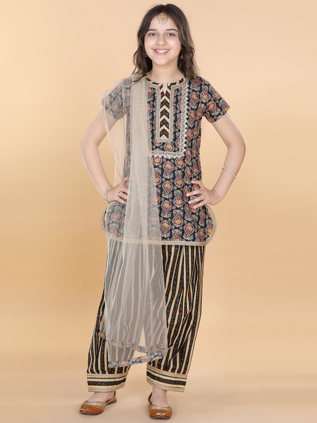 Aj DEZInES Girls Ethnic Motifs Printed Gotta Patti Pure Cotton Kurta with Salwar, Black
Aj DEZInES Girls Ethnic Motifs Printed Gotta Patti Pure Cotton Kurta with Salwar, Black