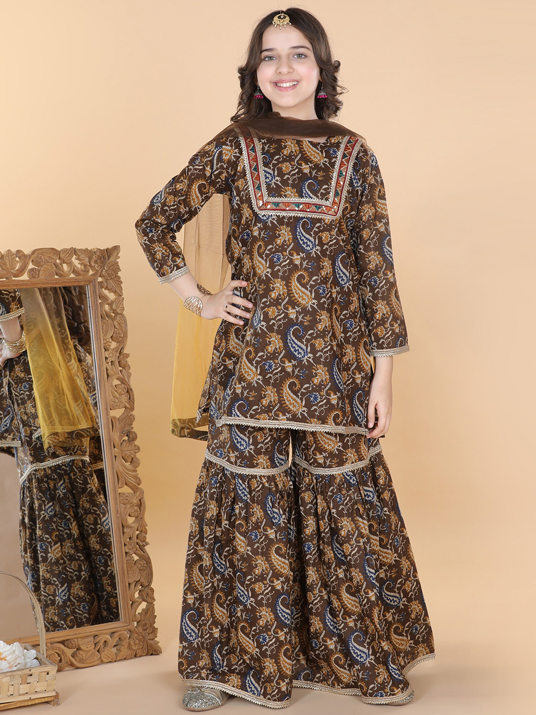Aj DEZInES Girls Ethnic Motif Printed Gotta Patti Pure Cotton Kurta With Sharara & Dupatta, Brown
Aj DEZInES Girls Ethnic Motif Printed Gotta Patti Pure Cotton Kurta With Sharara & Dupatta, Brown