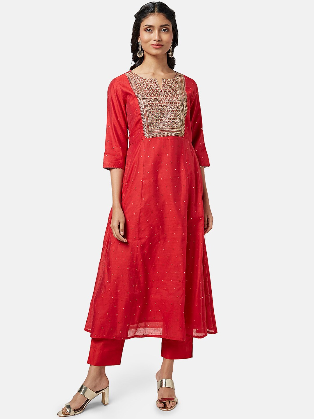 RANGMANCH BY PANTALOONS Ethnic Motifs Yoke Design Sequinned Kurta With Trousers & Dupatta, Red
RANGMANCH BY PANTALOONS Ethnic Motifs Yoke Design Sequinned Kurta With Trousers & Dupatta, Red