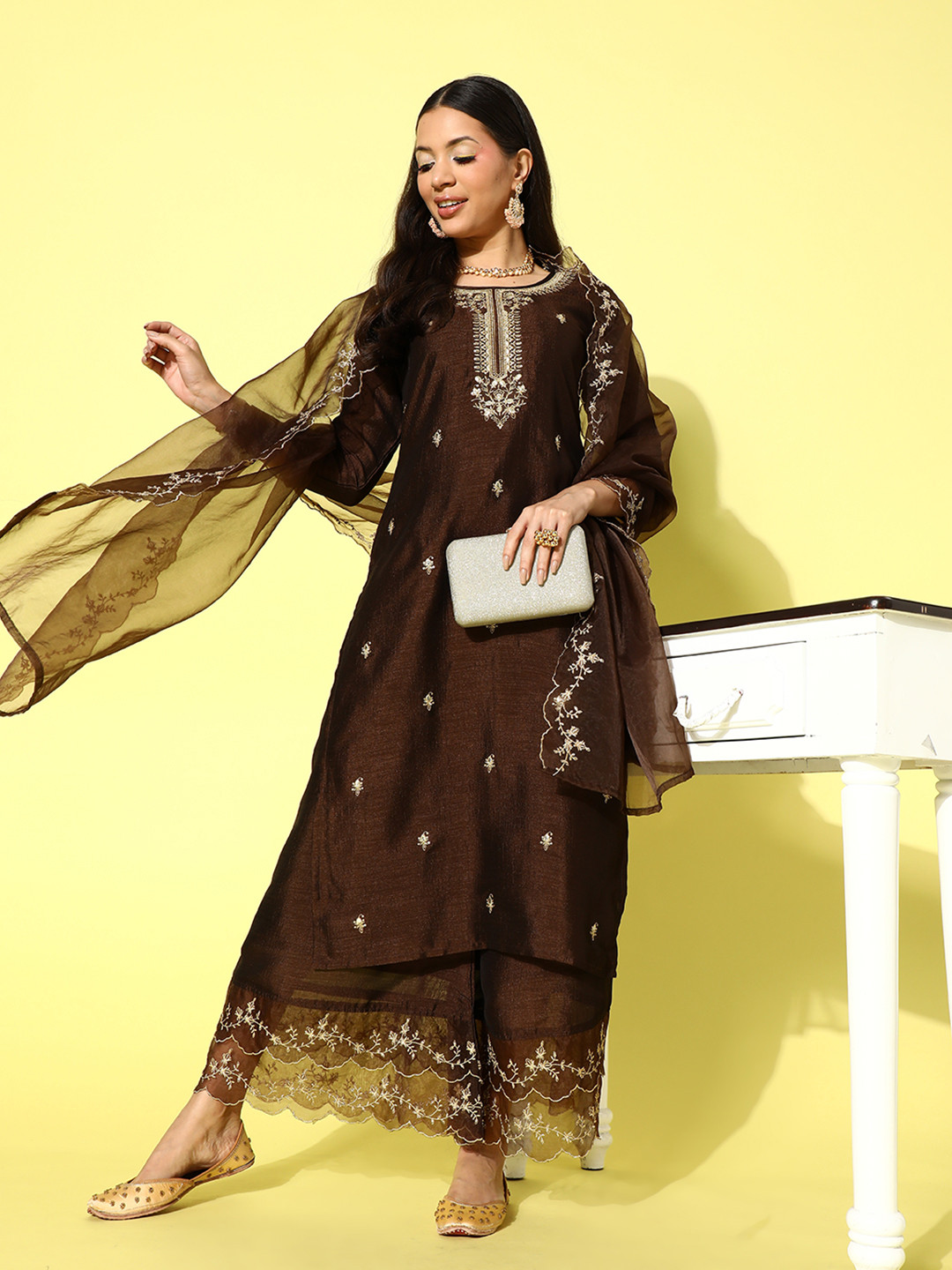 SheWill Floral Embroidered Regular Sequinned Kurta with Palazzos & With Dupatta, Brown
SheWill Floral Embroidered Regular Sequinned Kurta with Palazzos & With Dupatta, Brown