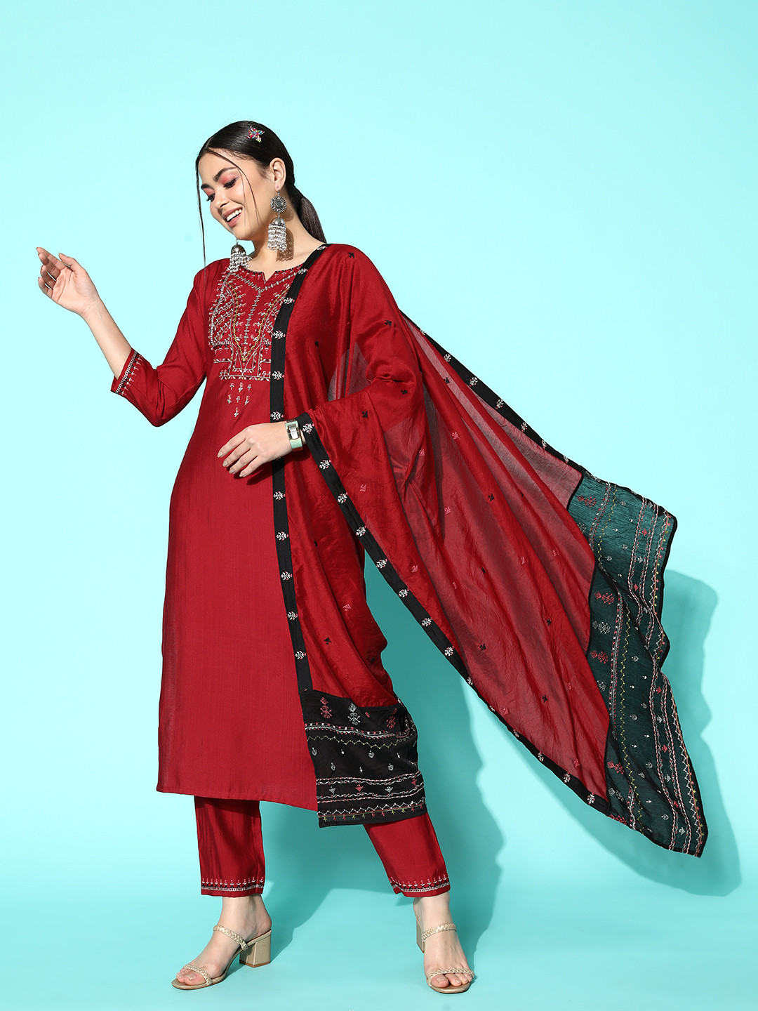 Sangria Women Maroon Ethnic Motifs Embroidered Thread Work Kurta With Trousers & Dupatta
Sangria Women Maroon Ethnic Motifs Embroidered Thread Work Kurta With Trousers & Dupatta