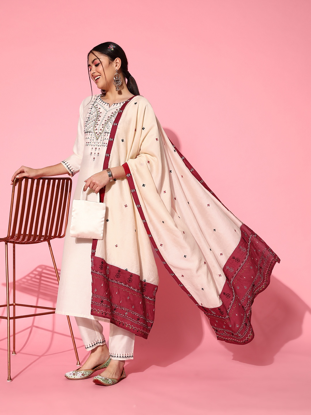 Sangria Women White Ethnic Motifs Embroidered Thread Work Kurta With Trousers & Dupatta
Sangria Women White Ethnic Motifs Embroidered Thread Work Kurta With Trousers & Dupatta