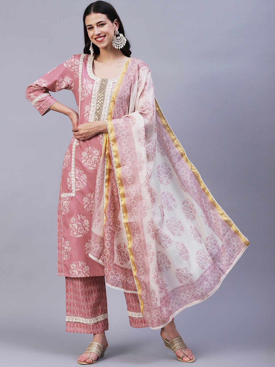 FASHOR Women Floral Printed Sequinned Scoop Neck Screen Kurta & Trousers With Dupatta, Rose gold
FASHOR Women Floral Printed Sequinned Scoop Neck Screen Kurta & Trousers With Dupatta, Rose gold