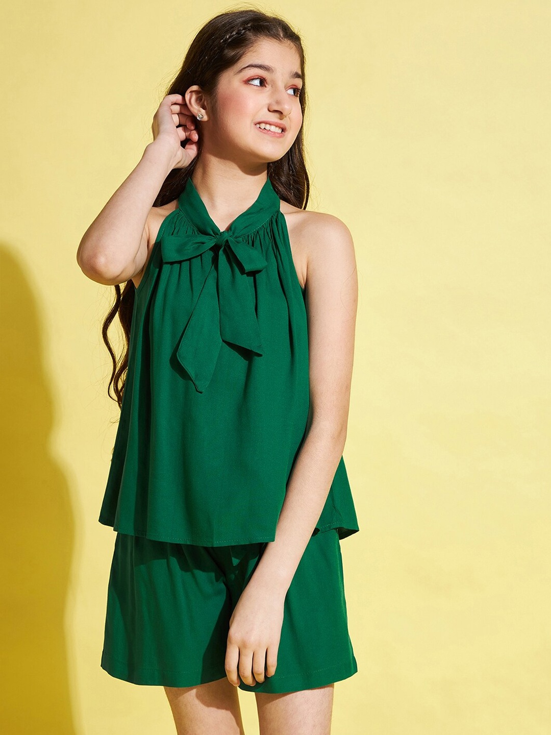 Stylo Bug Girls Pure Cotton Tie-Up Neck Sleeveless Top with Shorts Clothing Set, Green
Stylo Bug Girls Pure Cotton Tie-Up Neck Sleeveless Top with Shorts Clothing Set, Green