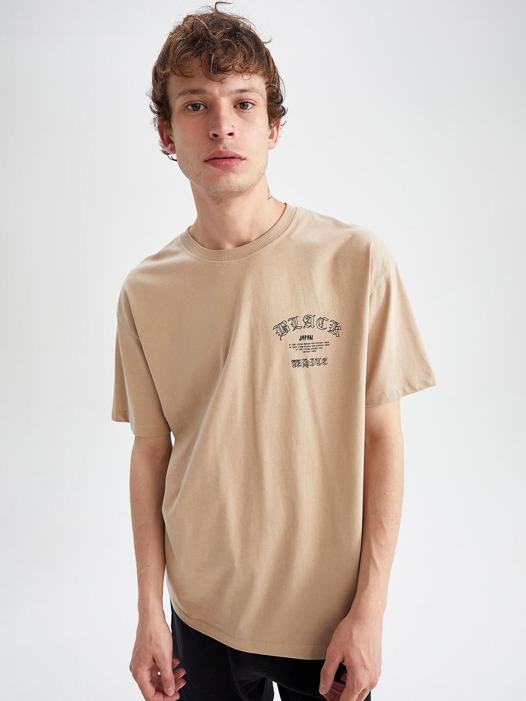 DeFacto Typography Printed Drop-Shoulder Sleeves Pure Cotton Loose Fit T-shirt, Beige
DeFacto Typography Printed Drop-Shoulder Sleeves Pure Cotton Loose Fit T-shirt, Beige
