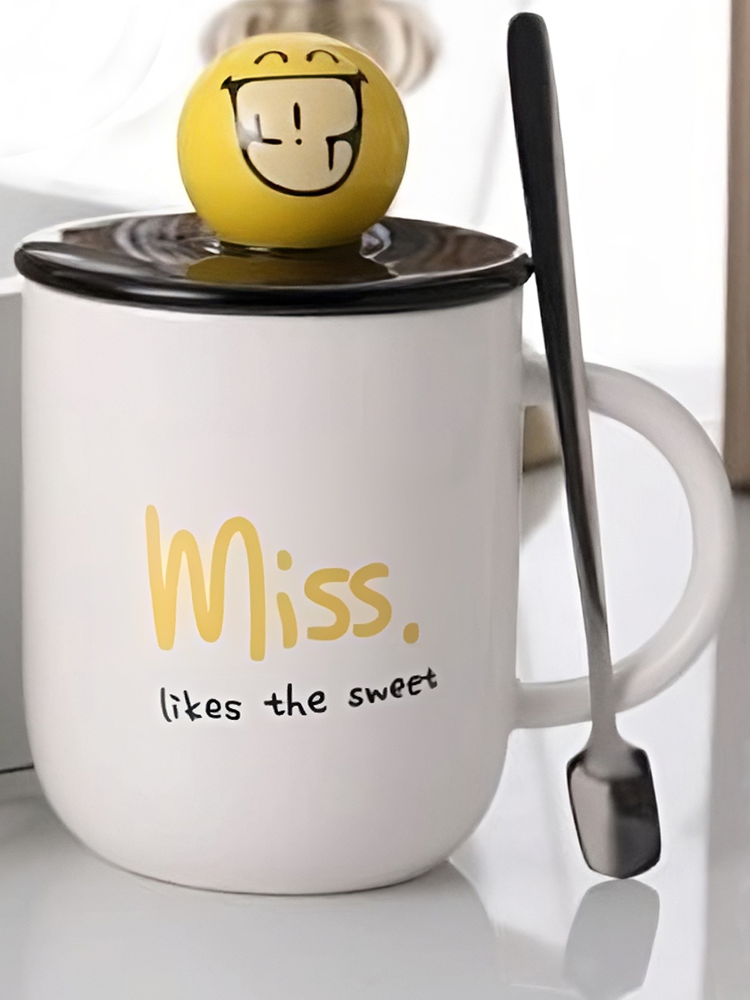 BonZeaL 3D White & Yellow 3 Pcs Hand Printed Ceramic Glossy Mug With Lid & Spoon - 400 ml
BonZeaL 3D White & Yellow 3 Pcs Hand Printed Ceramic Glossy Mug With Lid & Spoon - 400 ml