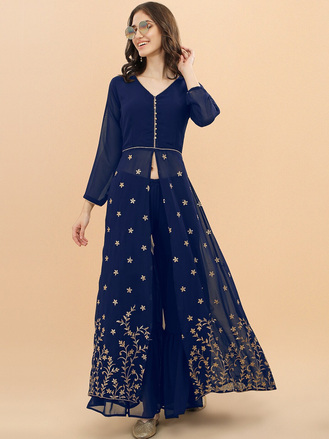 DIVASTRI Floral Embroidered V Neck High Slit Thread Work Kurta With Sharara, Navy blue
DIVASTRI Floral Embroidered V Neck High Slit Thread Work Kurta With Sharara, Navy blue