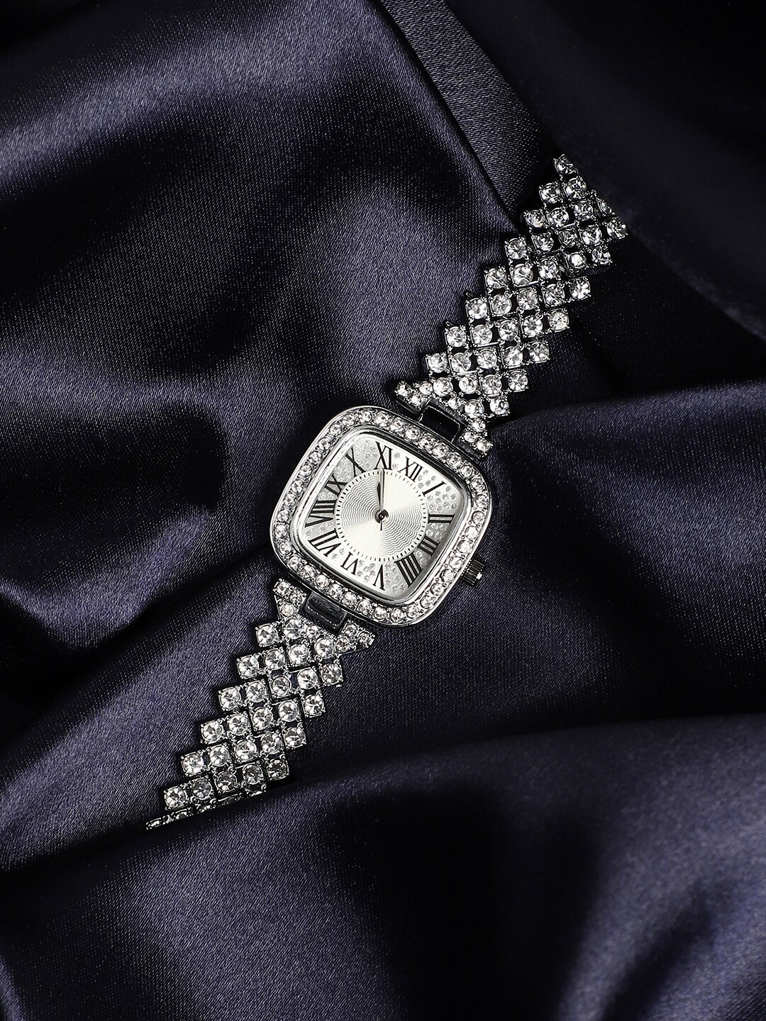 HAUTE SAUCE by Campus Sutra Women Wrap Around Straps Analogue Watch SS23_HSWC1106, White
HAUTE SAUCE by Campus Sutra Women Wrap Around Straps Analogue Watch SS23_HSWC1106, White