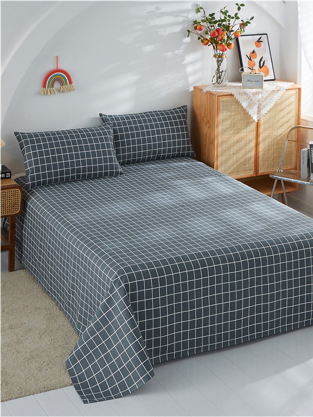 JC Collection Grey & White Geometric 186 TC Pure Cotton Queen Bedsheet & 2 Pillow Covers
JC Collection Grey & White Geometric 186 TC Pure Cotton Queen Bedsheet & 2 Pillow Covers